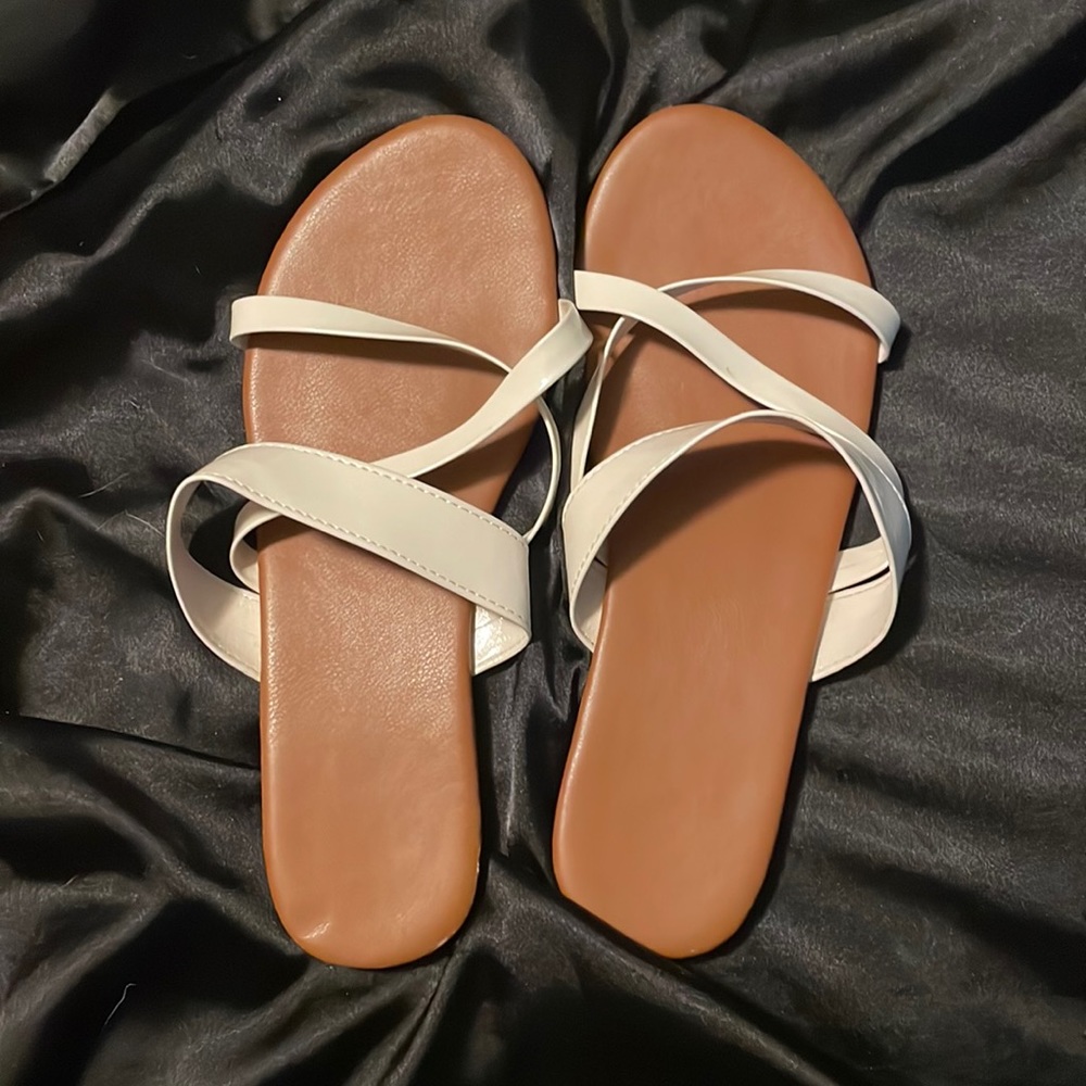 Off white cute summer flip flops/sandals